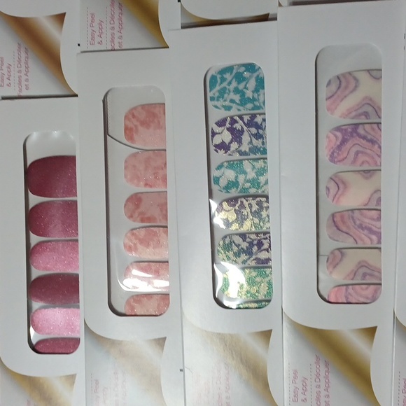 Colorstreet nail strips buy 3 get 2 free - Picture 2 of 4